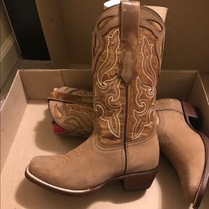 New women’s Quincy cowgirl boots